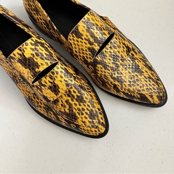Rebecca Minkoff Women’s Yellow Pacey Snake Embossed Pointed Toe Loafers sz 9.5M - Picture 12 of 15